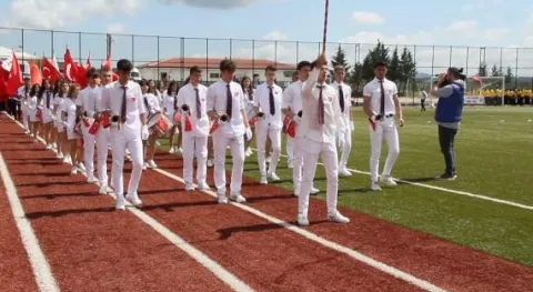 SARAY'DA 19 MAYIS ATATÜRK'Ü ANMA, GENÇLİK VE SPOR BAYRAMI KUTLANDI 