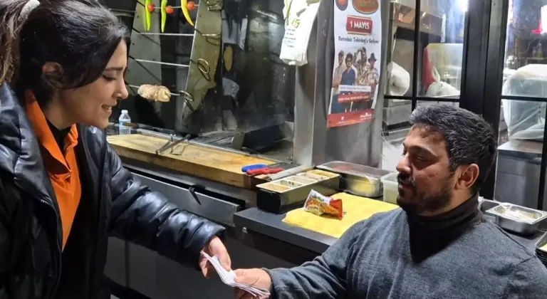 1 Mayıs’ta Anlamlı Jest: Kokoreççi Günlük Gelirini İşçilere Dağıttı