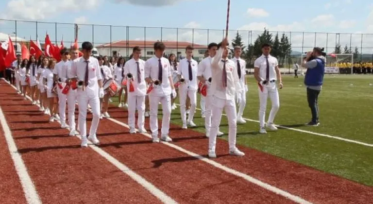 SARAY'DA 19 MAYIS ATATÜRK'Ü ANMA, GENÇLİK VE SPOR BAYRAMI KUTLANDI 