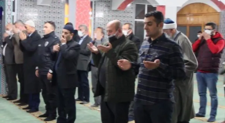 SARAY İLÇE EMNİYET TEŞKİLATI 177. KURULUŞ YILDÖNÜMÜN'DE ŞEHİTLERİMİZ İÇİN MEVLİD PROGRAMI DÜZENLEDİ