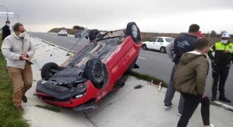 SARAY’DA AMBULANS OTOMOBİLE ÇARPTI: 1 YARALI