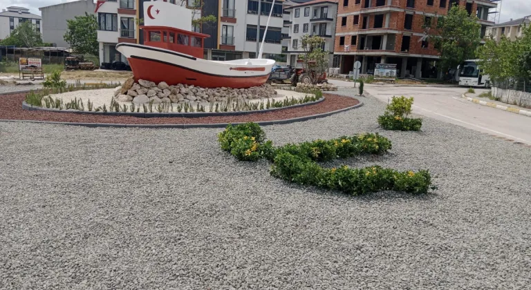 Başkan Taşyasan’ın Kayığı: Saray’a Deniz Gelmedi Ama Umut Demir Attı!