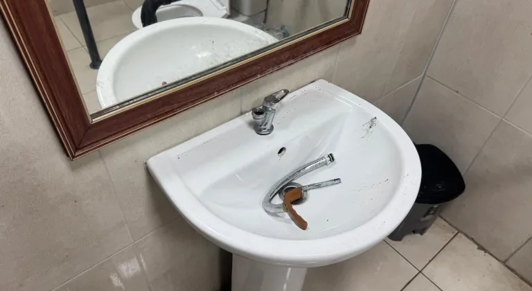 Bayramda Utandıran Görüntü: Parkta Kamu Malına Zarar