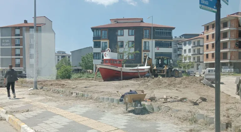 Bir Başkan Yapıyor, Bir Başkan Bozuyor