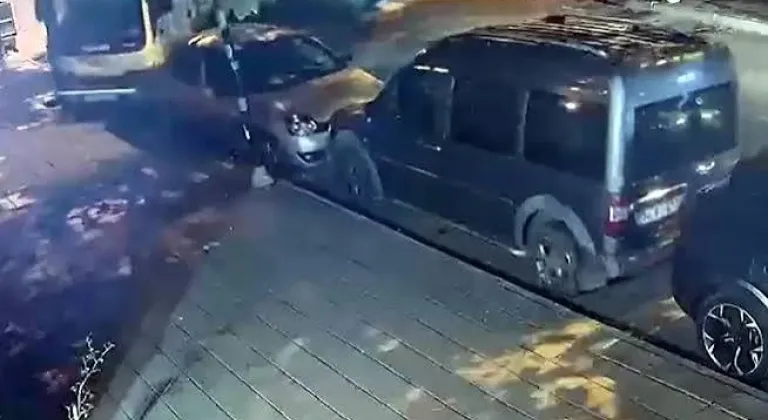 Çorlu'da Park Halindeki Kamyonete Çarpan Sürücü Kaçtı