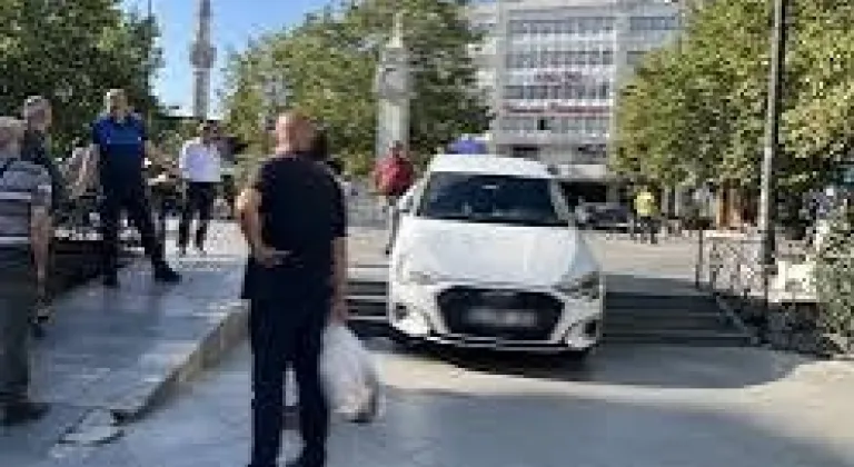 Engelli Rampası Sandı, Merdivenlerde Asılı Kaldı
