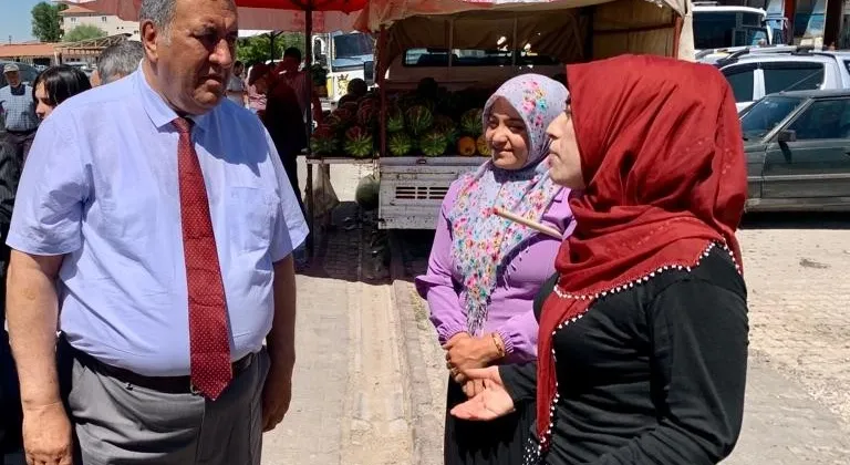 Gürer: “Pazarda ürün var olsa da emekli alamadığı ürüne tezgâhta bakıp geçiyor.”
