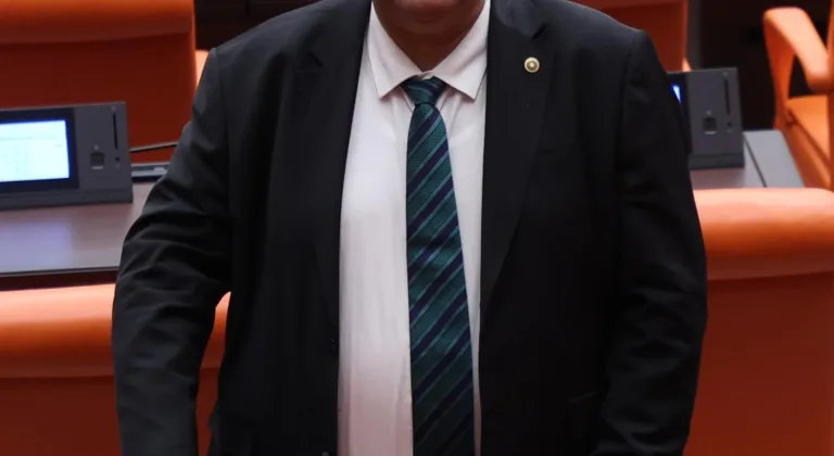 GÜRER: "SAHNE EMEKÇİLERİ BELİRSİZLİĞE TERK EDİLEMEZ"