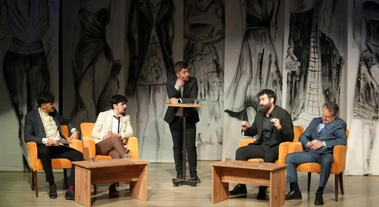 “Kadınca Kararınca” Saray Atatürk Kültür Merkezi’nde Sahnelendi