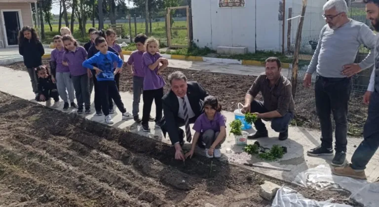 Milli Eğitim Müdürü Yusuf HAYRİ, Beyazköy'de Öğrencilerle Fide Dikti