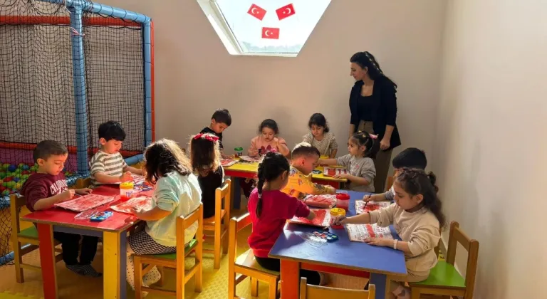 MİNİKLER İSTİKLÂL MARŞI’YLA TANIŞTILAR, BAYRAK SEVGİSİ KAZANDILAR