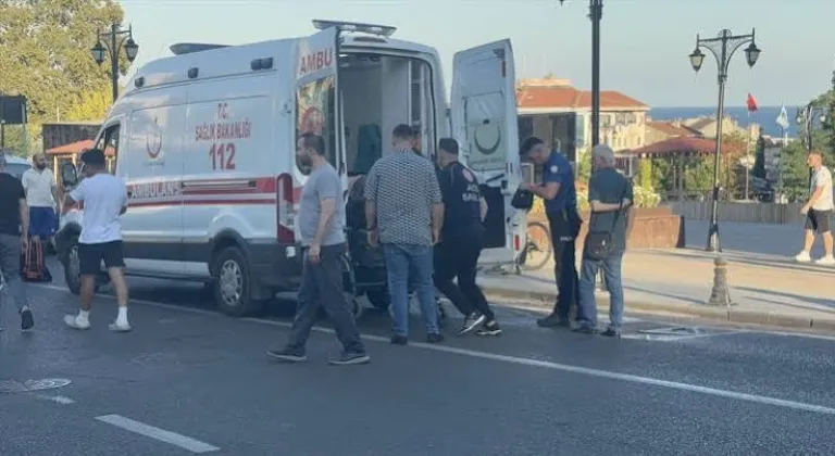 Otomobil İki Kadına Çarptı: 2 Yaralı
