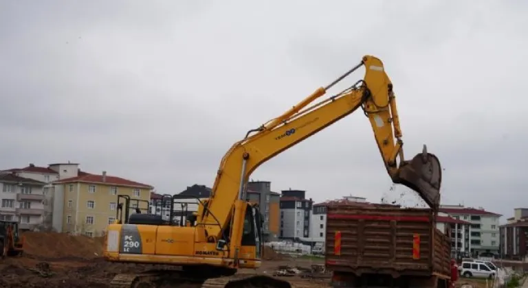 Pazartesi Pazarı`nda İlk Kazma Vuruldu