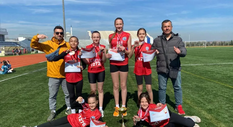 Saray Atatürk Ortaokulu Atletizmde Büyük Başarıya İmza Attı