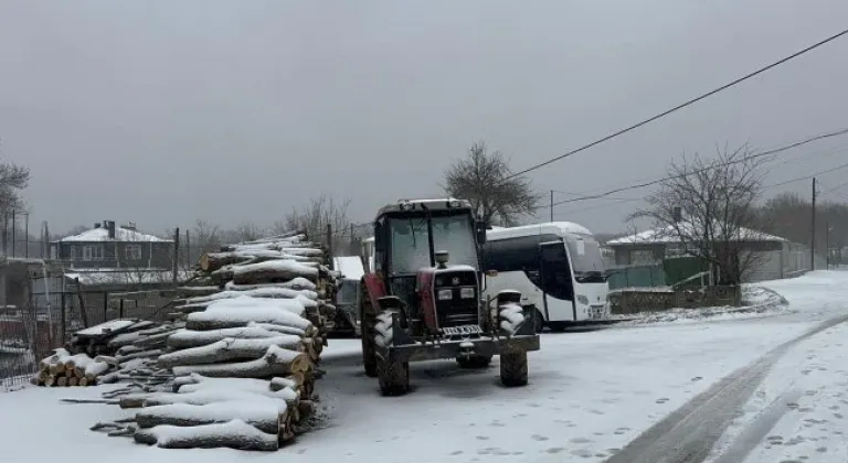 Saray Karla Beyaza Büründü