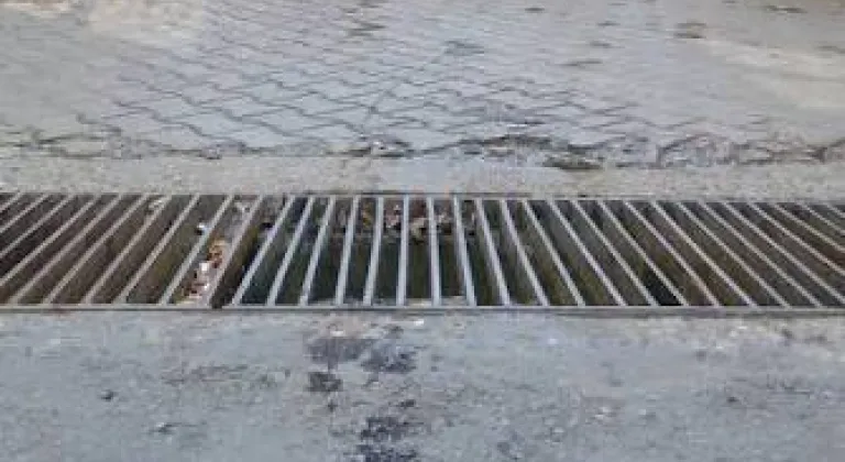 “Saray’da Asfaltın Altında Kalan Mazgallar!”