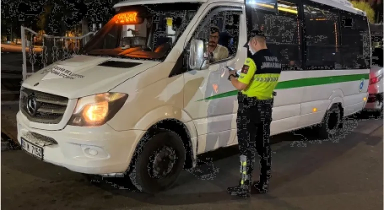 TEKİRDAĞ’DA JANDARMA TRAFİK DENETİMLERİ KARARLILIKLA SÜRÜYOR: OTOPARK VE ÇEKİCİ ÜCRETLERİ GÜNCELLENDİ