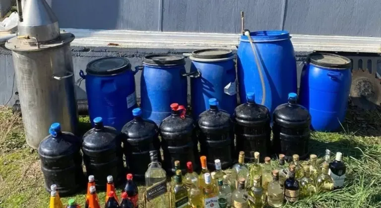 Tekirdağ’da Jandarmadan Sahte İçki Operasyonu: 700 Şişe Ele Geçirildi