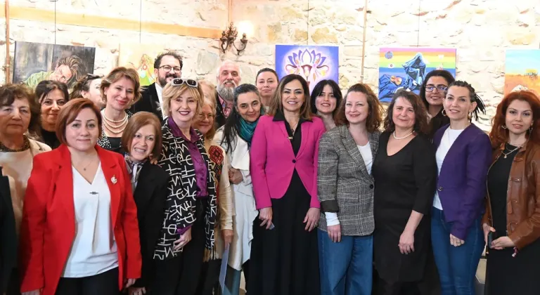 TEKİRDAĞ’DA KADIN RESSAMLARIN CANLI PERFORMANSLARI SERGİYLE TAÇLANDI