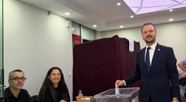 YENİ Parti Saray’da Sandık Başına Gitti