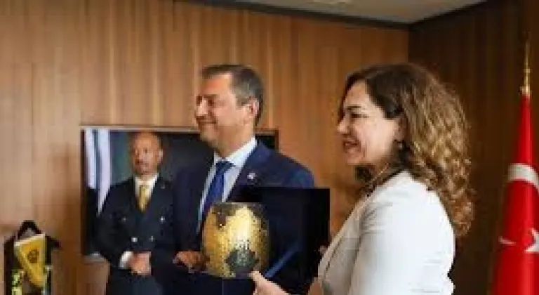 Yüceer ve 3 Belediye Başkanına YENİ Parti Rozeti