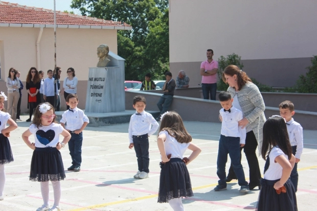 Büyükyoncalı Şehit İbrahim Parlakçı Ortaokulu Yılsonu Gösterisi